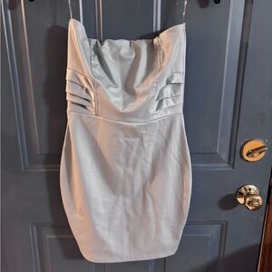 Elegant White Strapless Dress